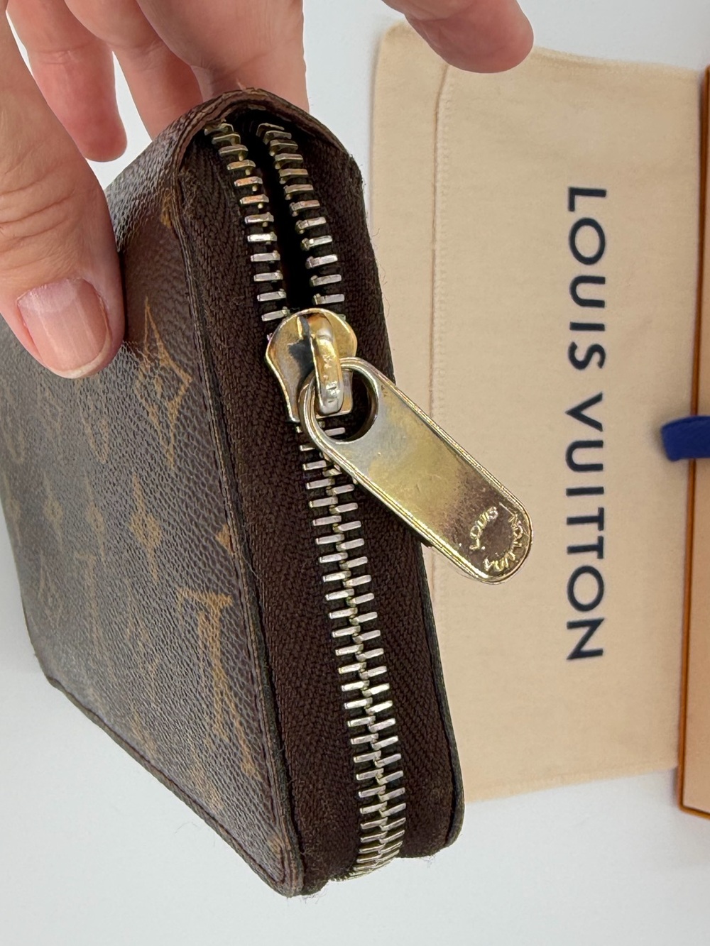 Authentic Louis Vuitton Monogram Zippy Wallet W/Box and Dust Bag Good Condition - Picture 5 of 14